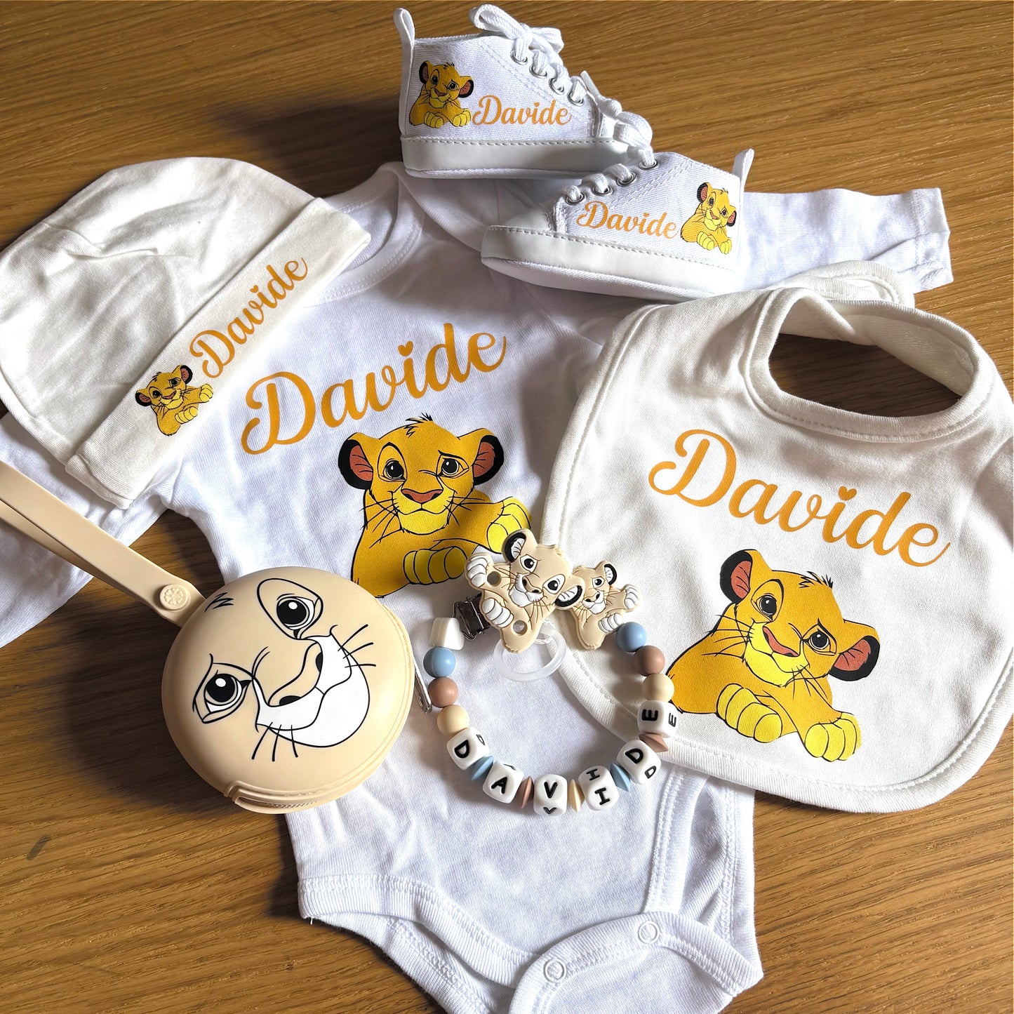 Set Nascita Personalizzato. Body, Scarpette, Bavaglino, Cappellino.