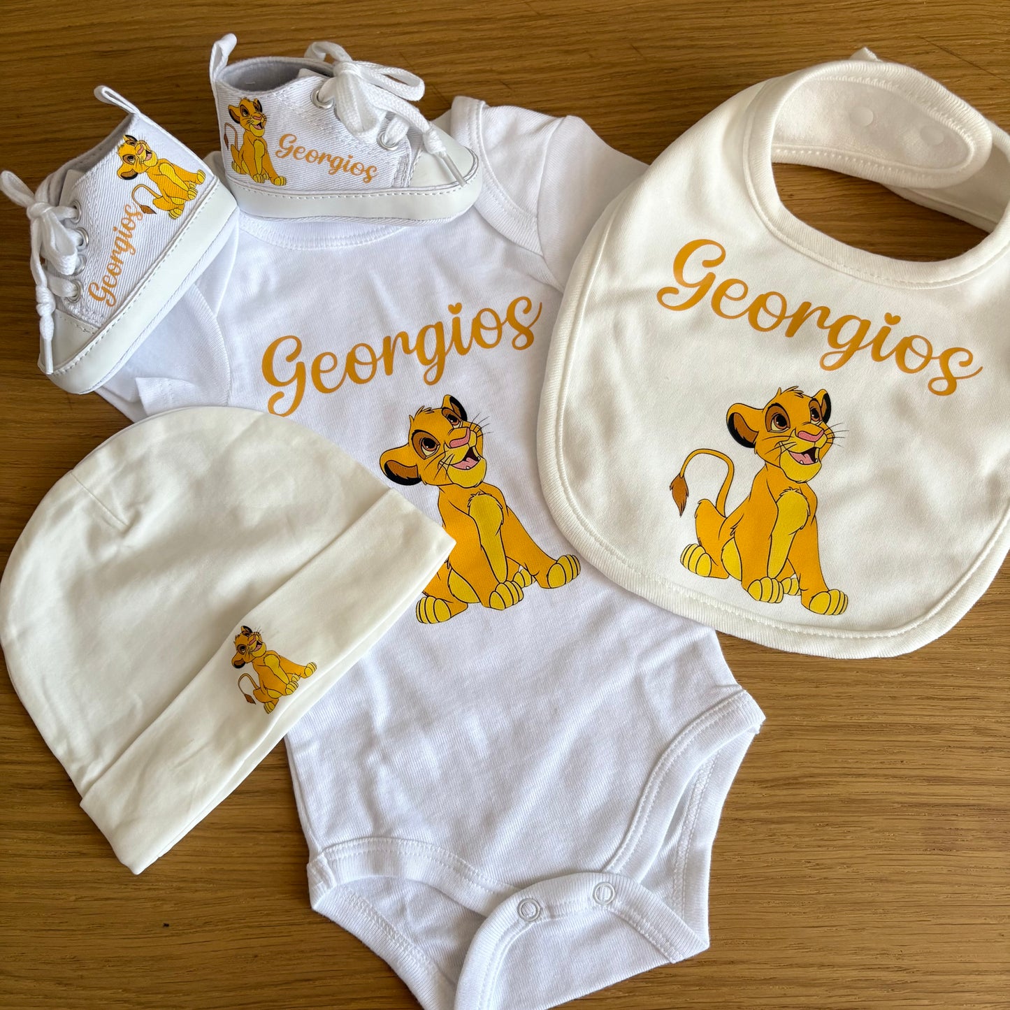 Set Nascita Personalizzato. Body, Scarpette, Bavaglino, Cappellino.