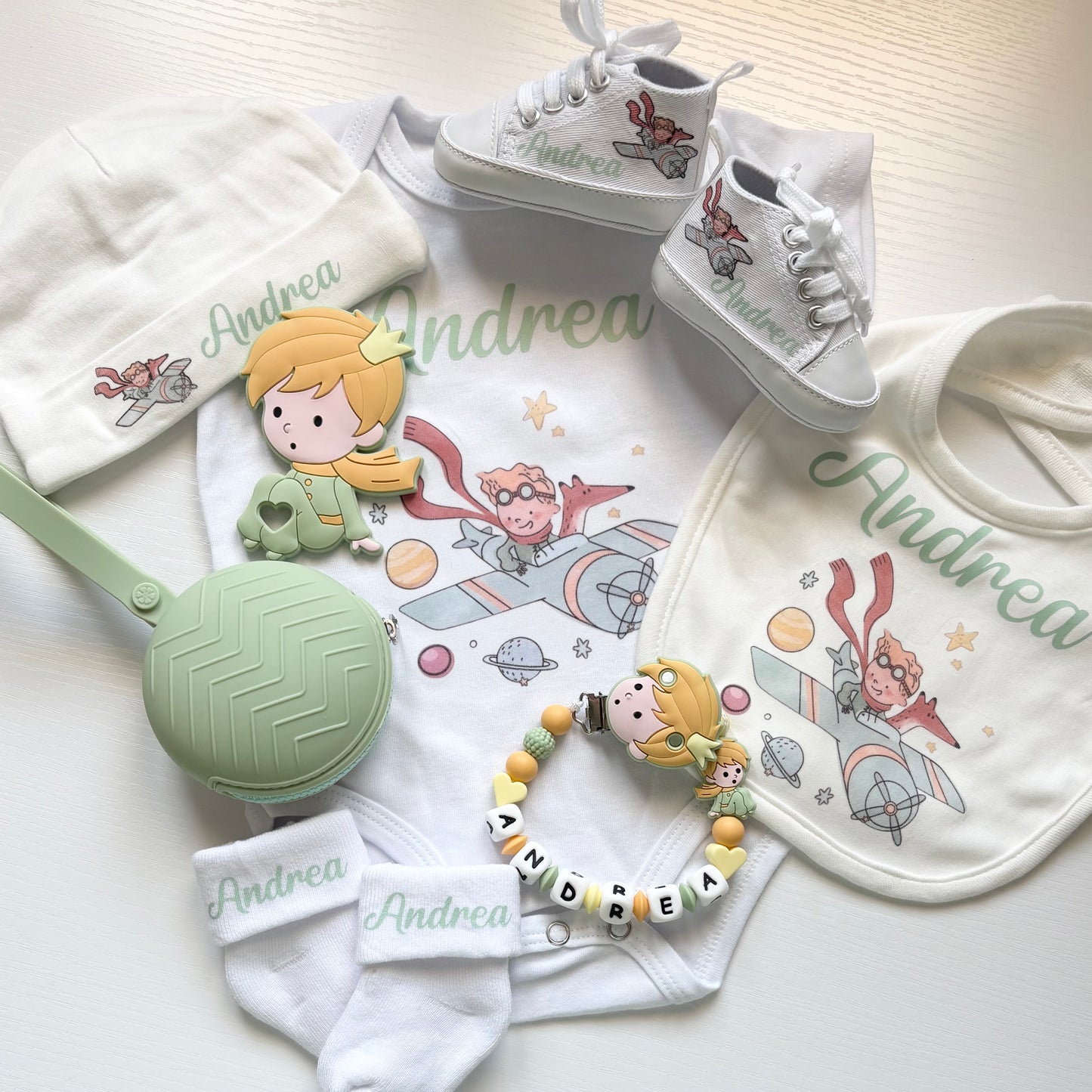 Set Nascita Personalizzato. Body, Scarpette, Bavaglino, Cappellino.