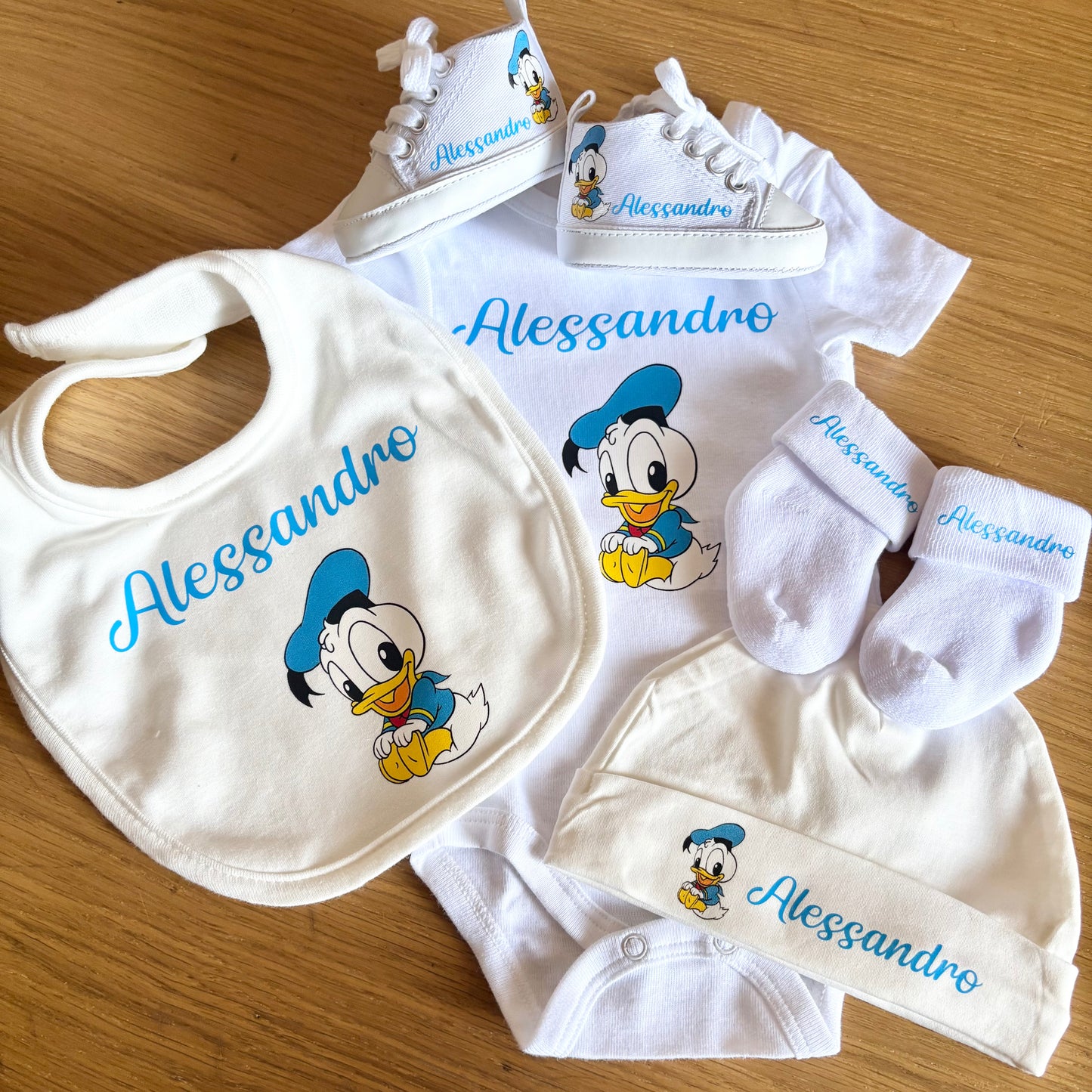 Set Nascita Personalizzato. Body, Scarpette, Bavaglino, Cappellino.